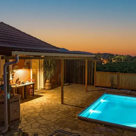 Kanela بيت للعطل اليكاناس